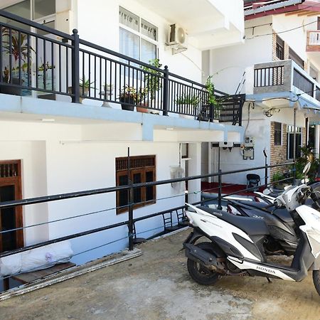 Hotel Happy Tuna Hikkaduwa Exterior photo