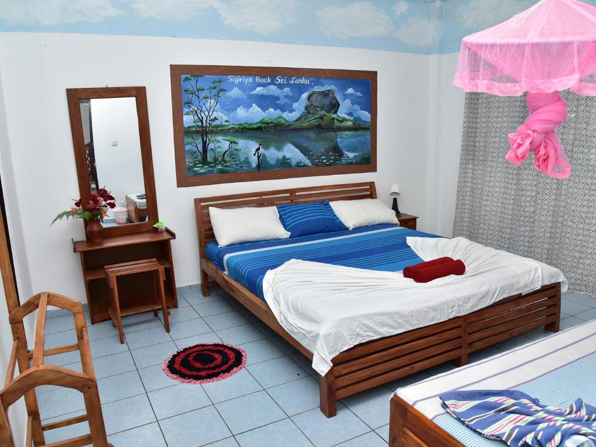 Hotel Happy Tuna Hikkaduwa Exterior photo