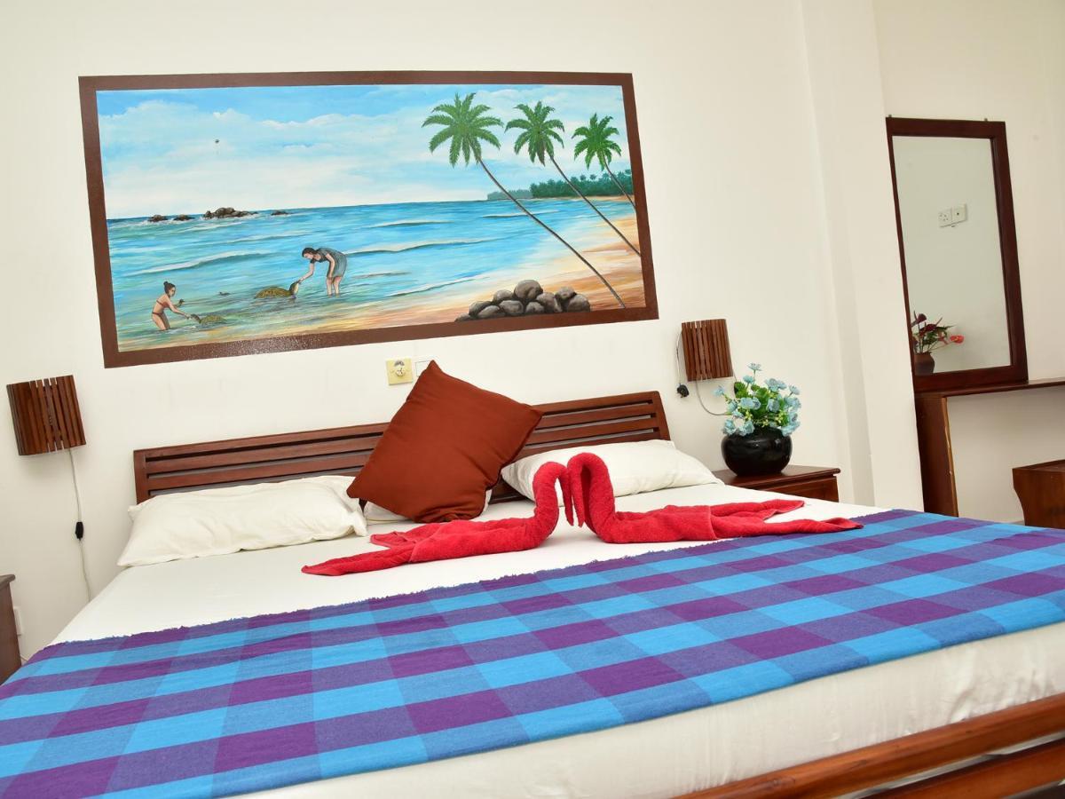 Hotel Happy Tuna Hikkaduwa Exterior photo